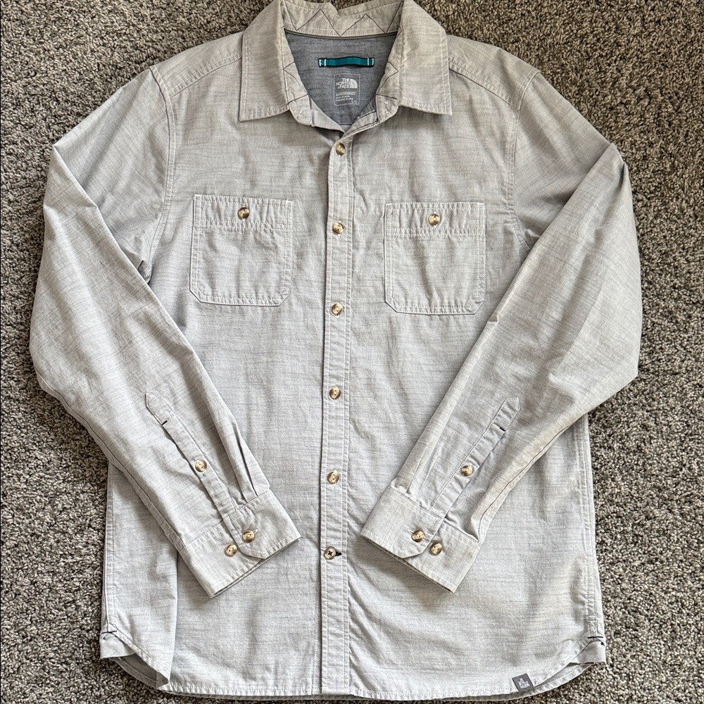 Men’s North Face shirt